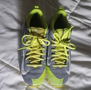 Boy's baseball spikes